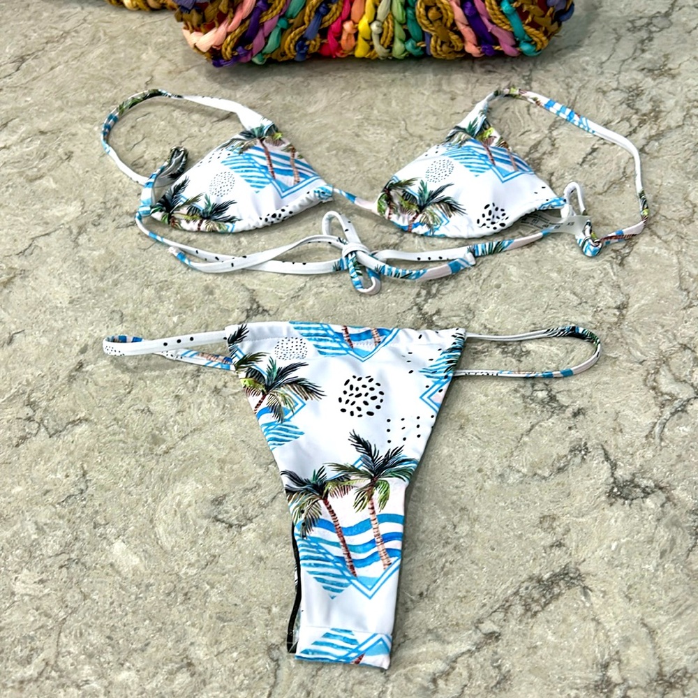 NWOT Triangle Bikini 👙